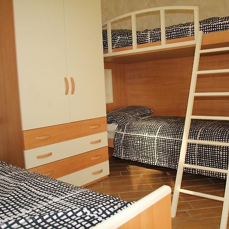 Agriturismo Il Sorriso Dei Figli Argegno Bilik gambar